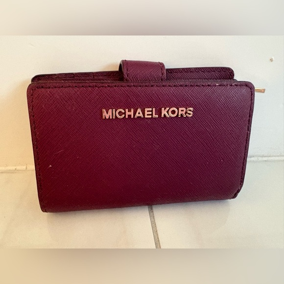 Michael Kors Plum Wallet - Picture 1 of 7